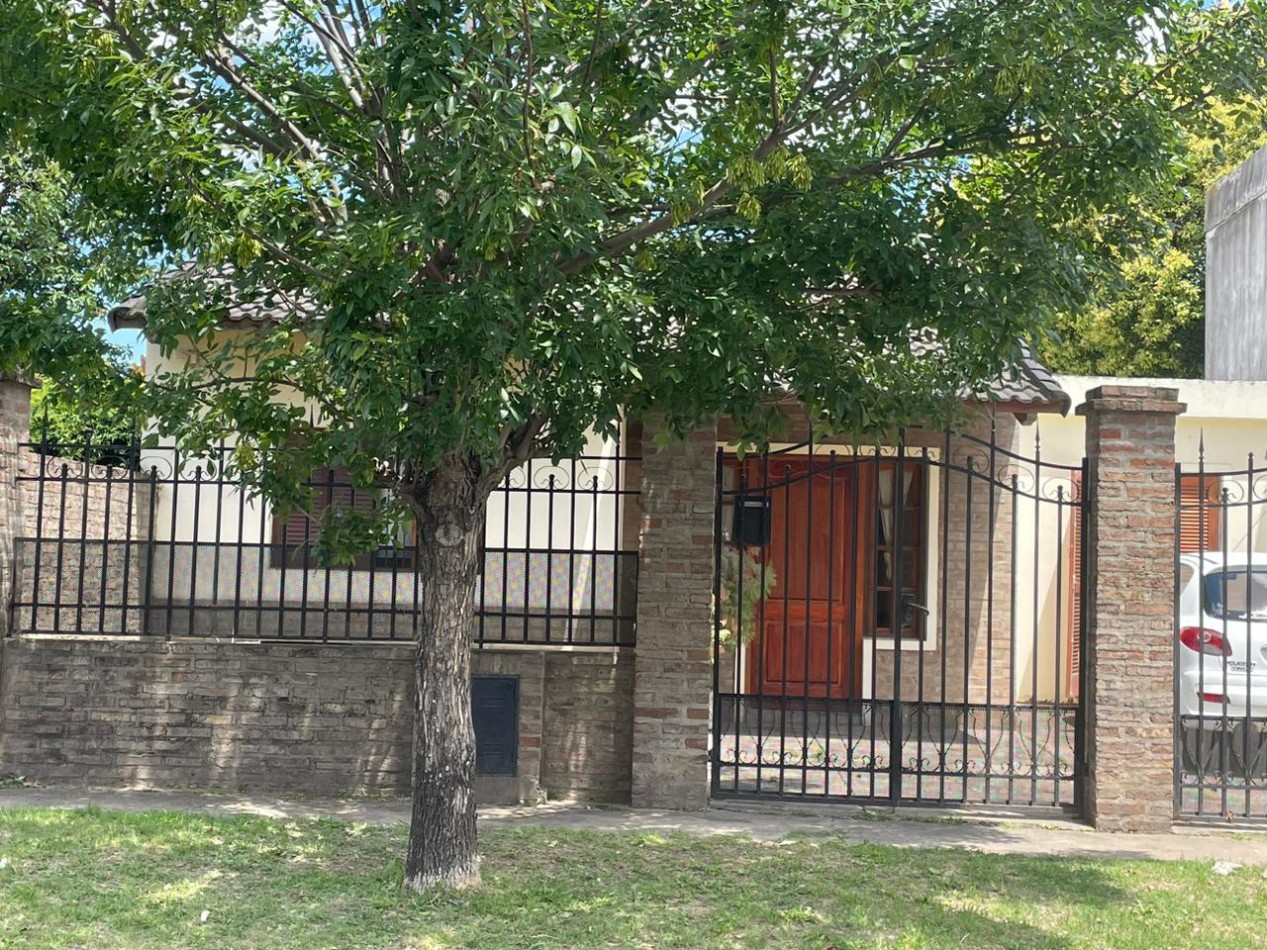 VENTA DE HERMOSA CASA UBICADA EN CALLE INTENDENTE BLANDA A METROS DE PROVINCIAS UNIDAS