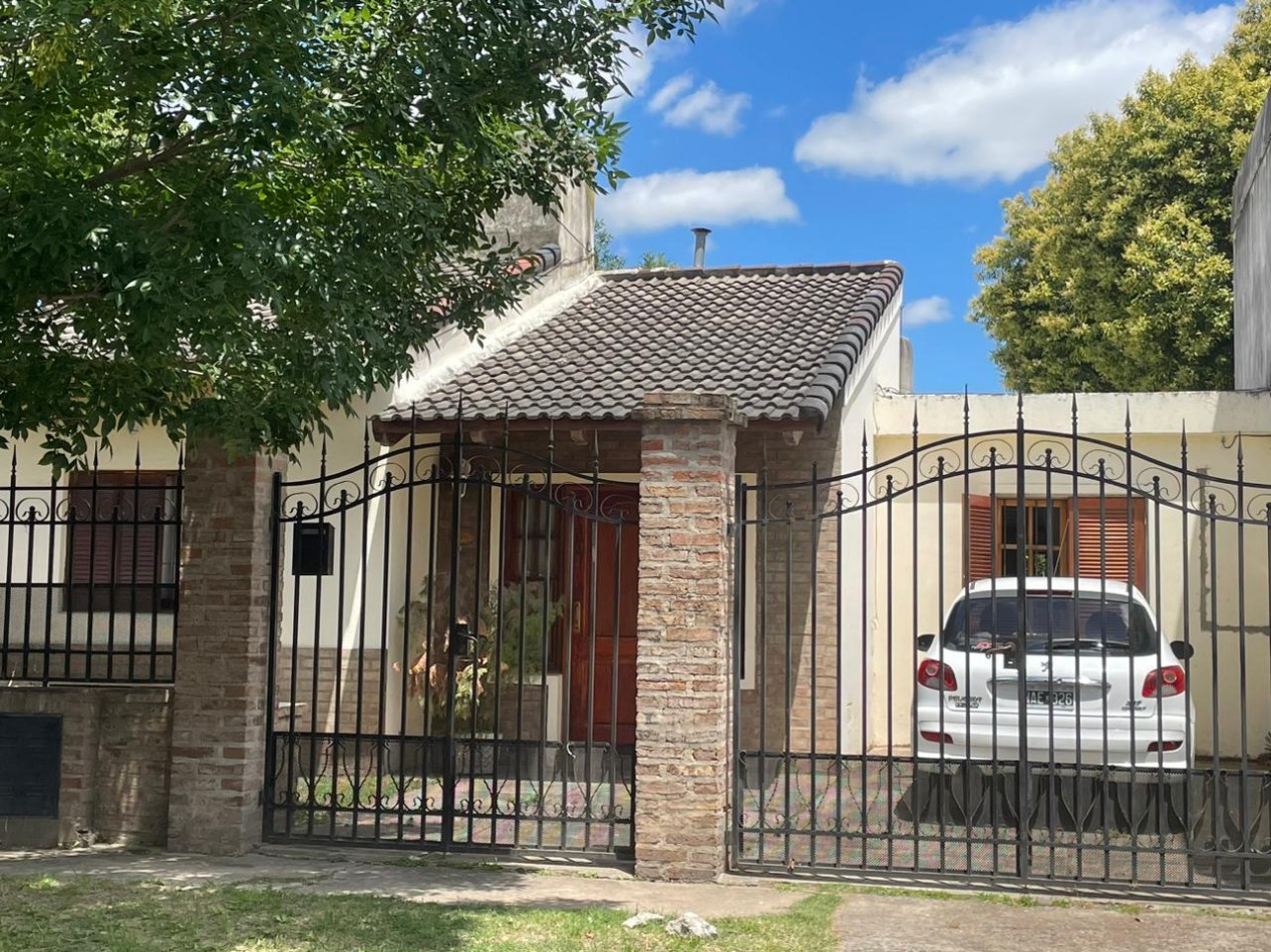 VENTA DE HERMOSA CASA UBICADA EN CALLE INTENDENTE BLANDA A METROS DE PROVINCIAS UNIDAS