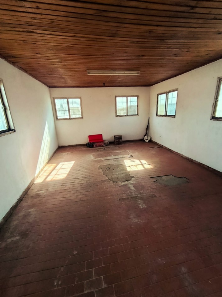 VENTA CASA 4 DORMITORIOS+SALON calle Santos Dominguez