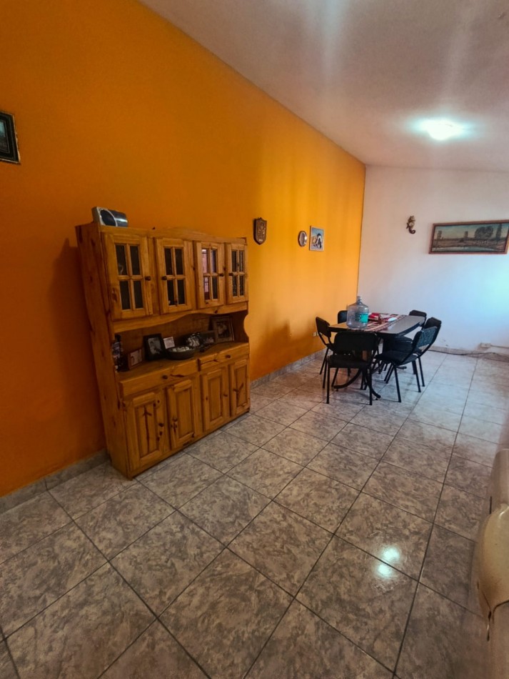 VENTA CASA 4 DORMITORIOS+SALON calle Santos Dominguez