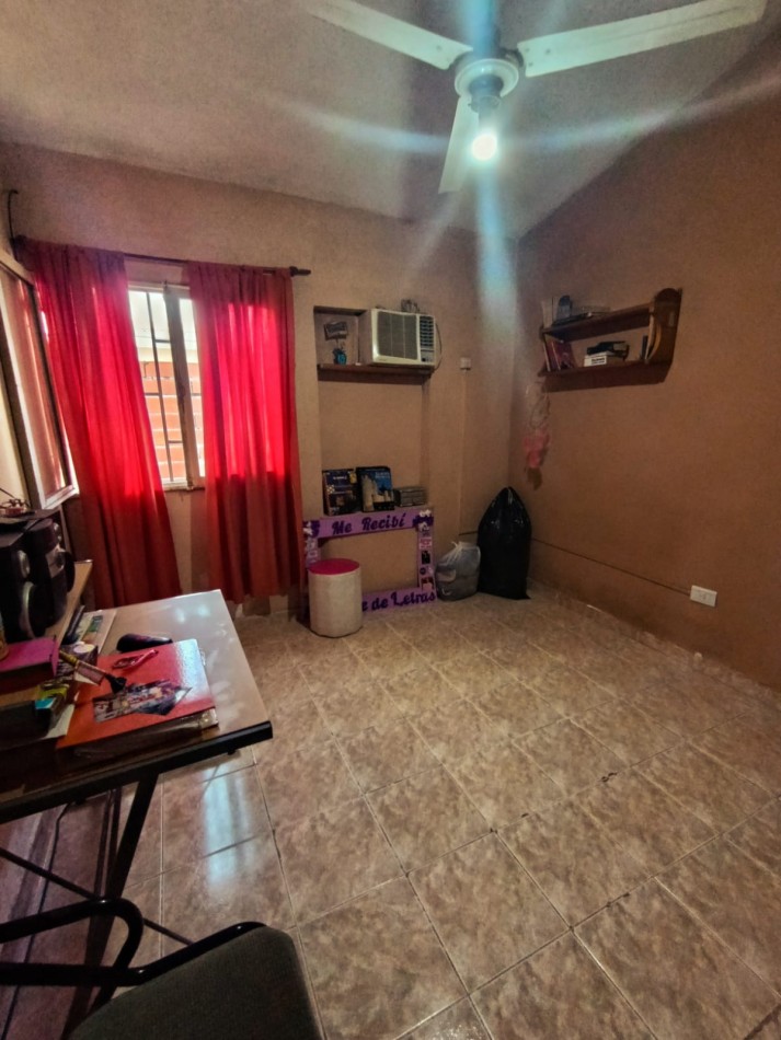 VENTA CASA 4 DORMITORIOS+SALON calle Santos Dominguez