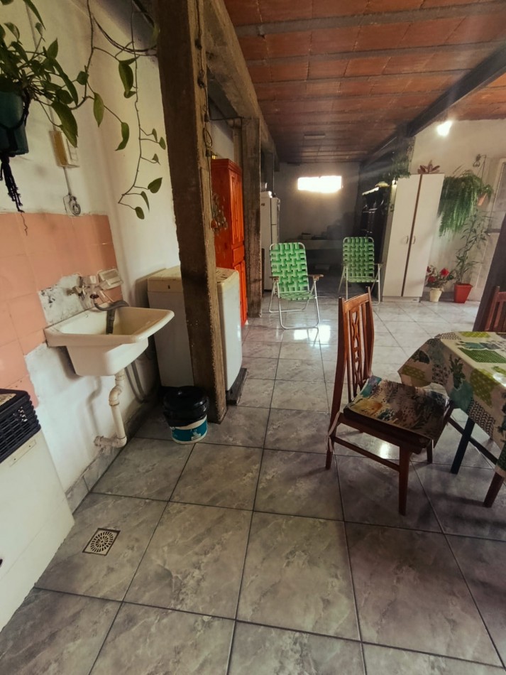 VENTA CASA 4 DORMITORIOS+SALON calle Santos Dominguez