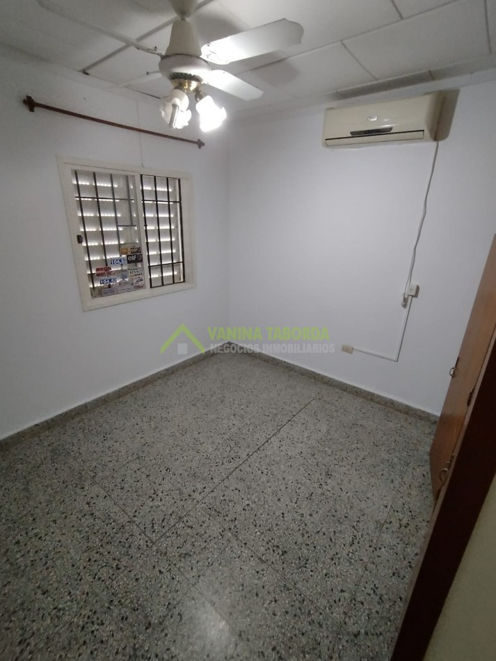 Venta de Casa Amplia en zona Brown y Gdor Crespo.
