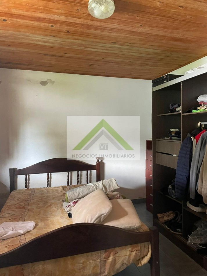 VENTA DE CASA CON GRAN TERRENO- STROBEL