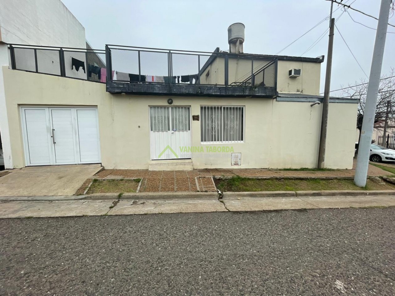 CASA EN  BARRIO ATRAA III, Tres dormitorios mas Local