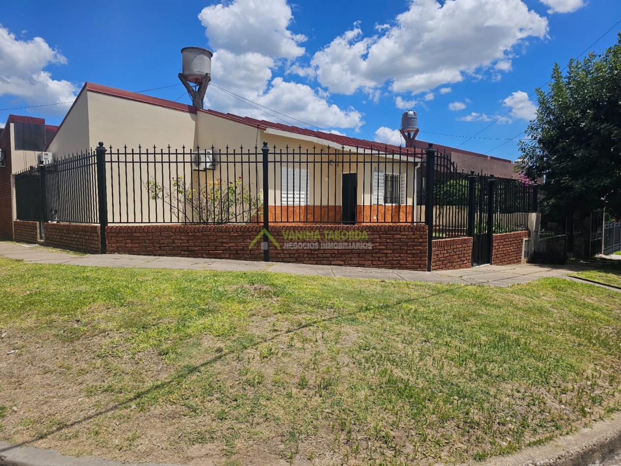 Venta de Casa Amplia en zona Brown y Gdor Crespo.