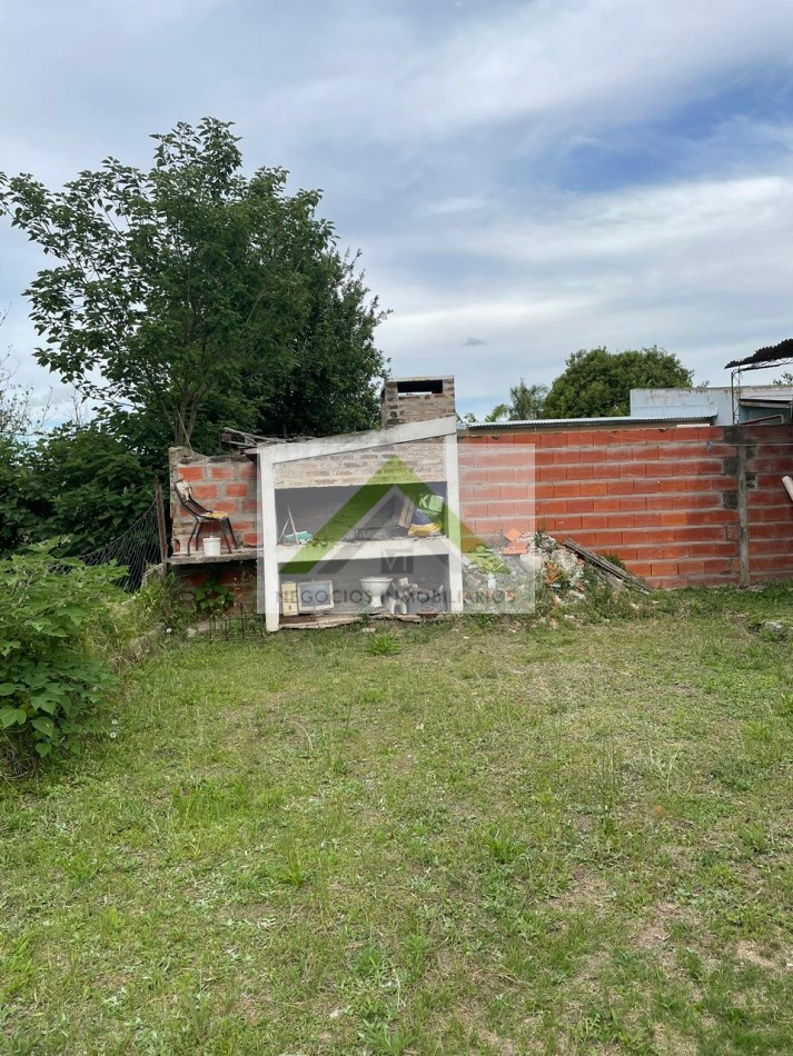 VENTA DE CASA CON GRAN TERRENO- STROBEL