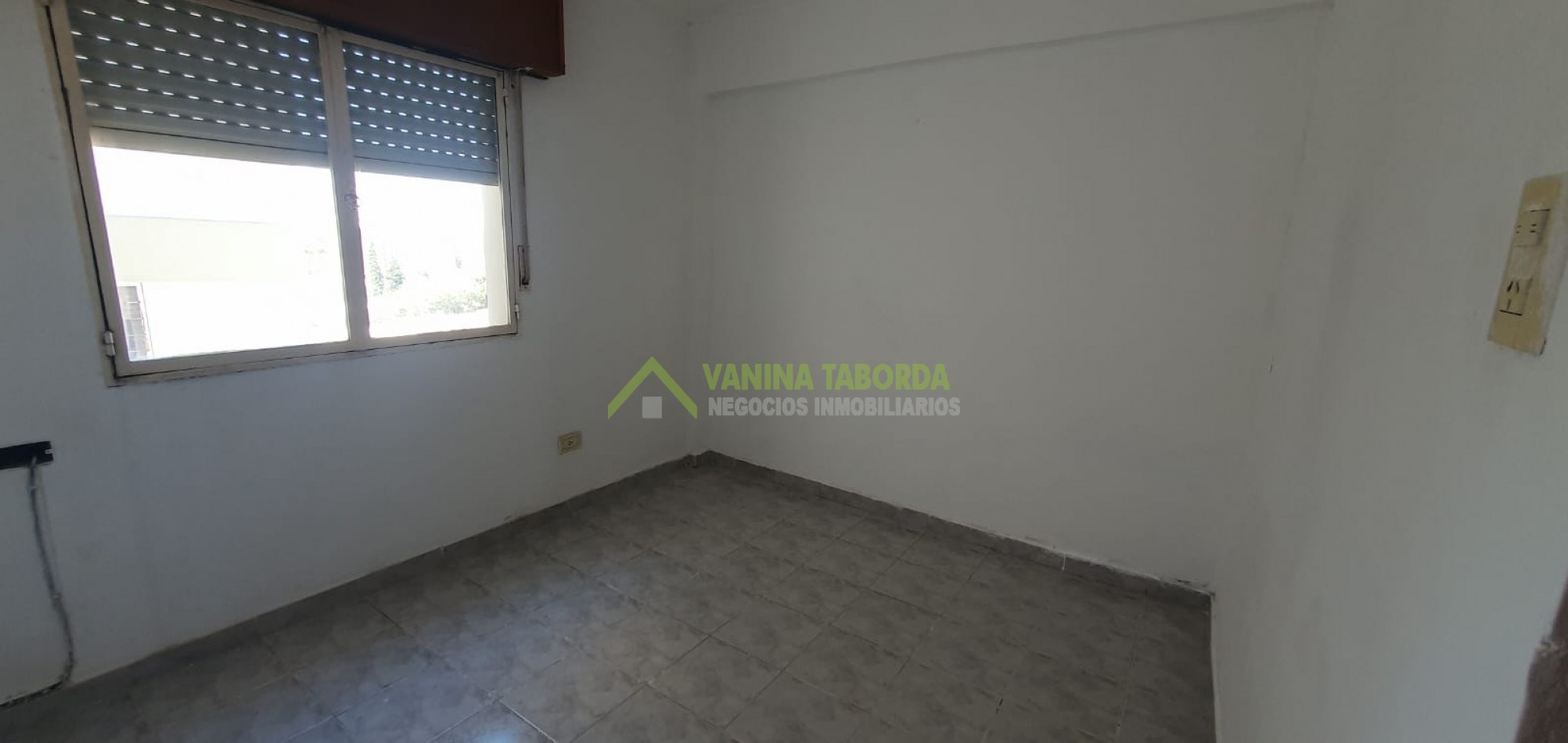 VENTA DE DEPARTAMENTO 2 DORMITORIOS Y COCHERA ZONA PARQUE .
