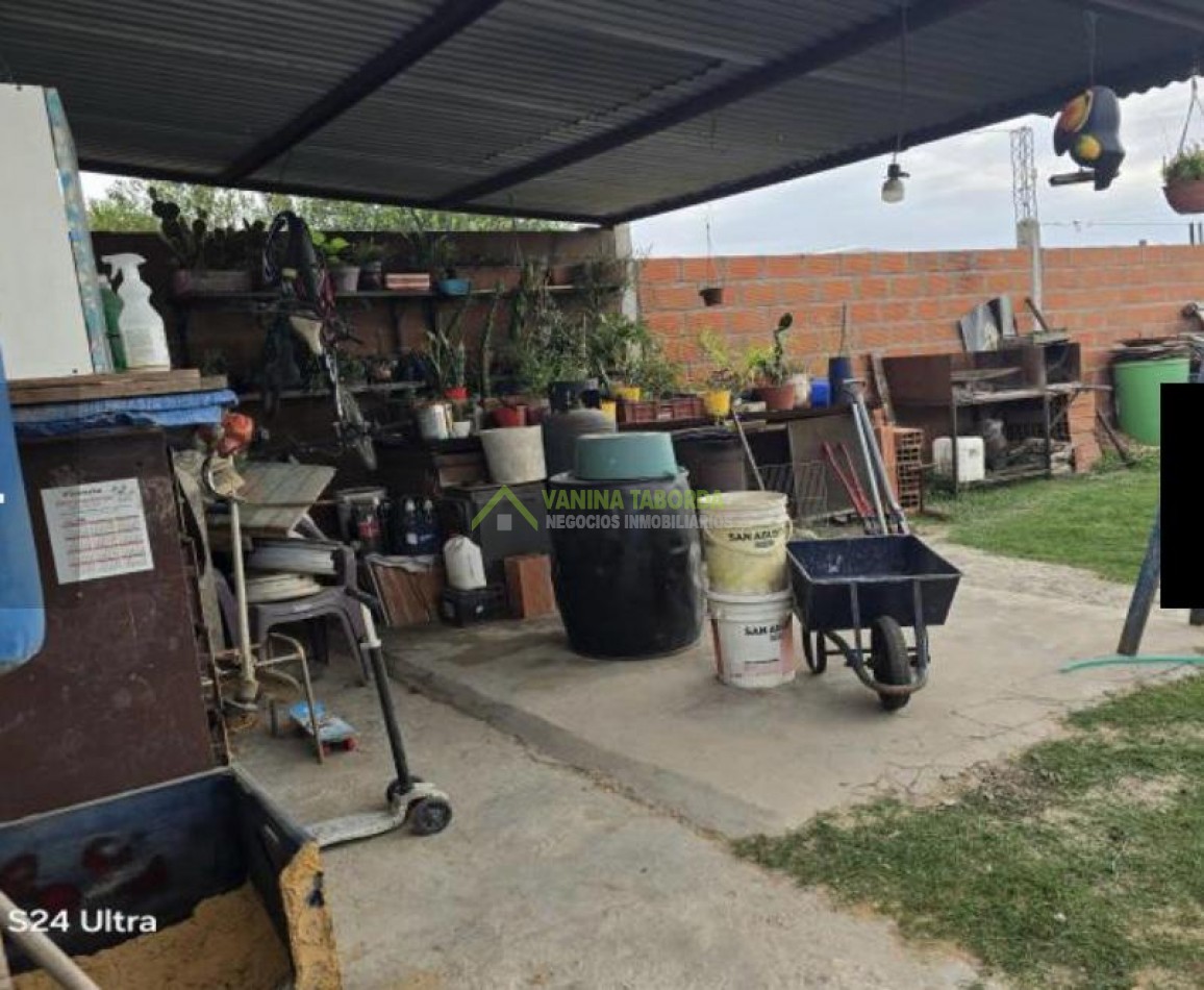 VENTA DE CASA DE 3 DORMITORIOS ZONA AEROPUERTO.