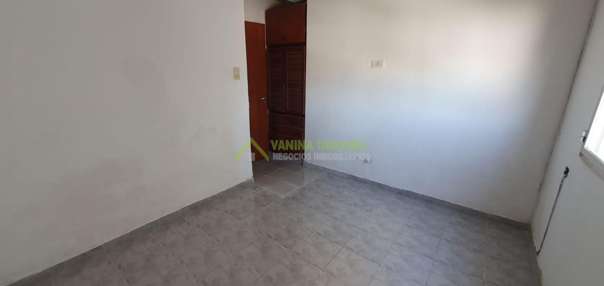 VENTA DE DEPARTAMENTO 2 DORMITORIOS Y COCHERA ZONA PARQUE .