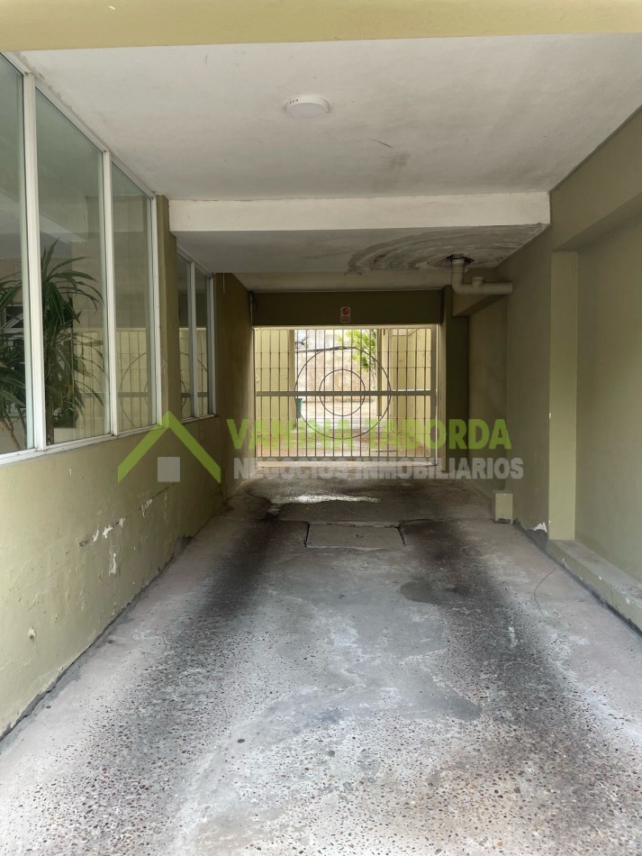 VENTA DE DEPARTAMENTO 2 DORMITORIOS Y COCHERA ZONA PARQUE .