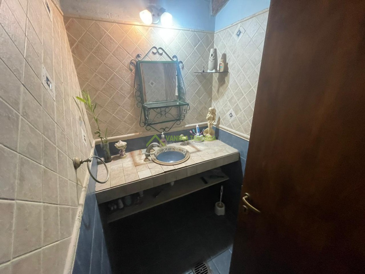CASA EN  BARRIO ATRAA III, Tres dormitorios mas Local