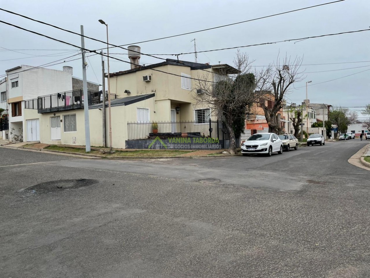 CASA EN  BARRIO ATRAA III, Tres dormitorios mas Local