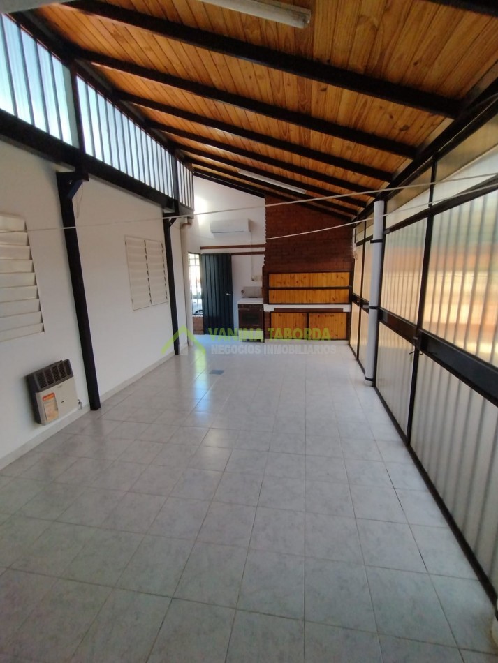 Venta de Casa Amplia en zona Brown y Gdor Crespo.