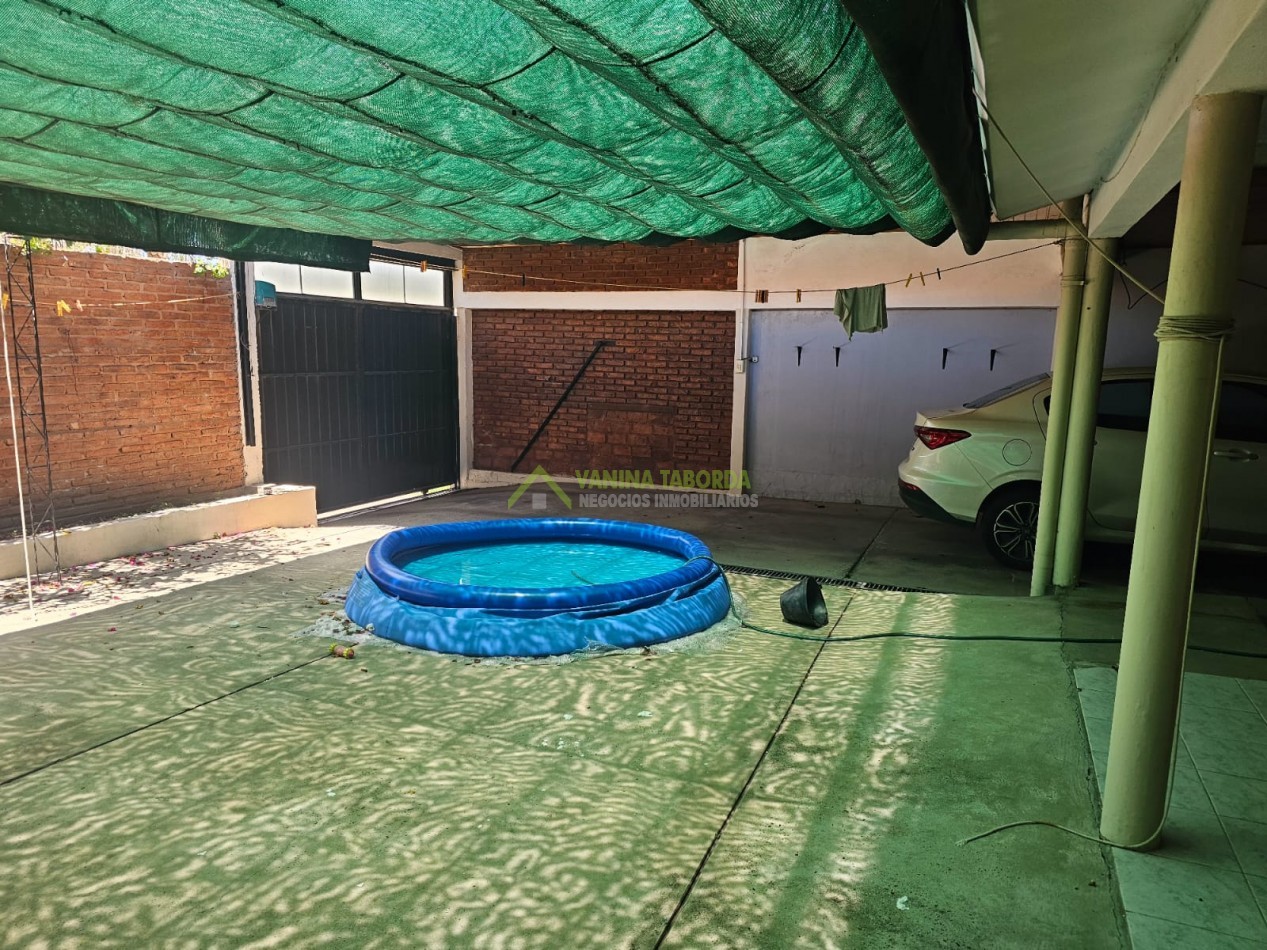 Venta de Casa Amplia en zona Brown y Gdor Crespo.
