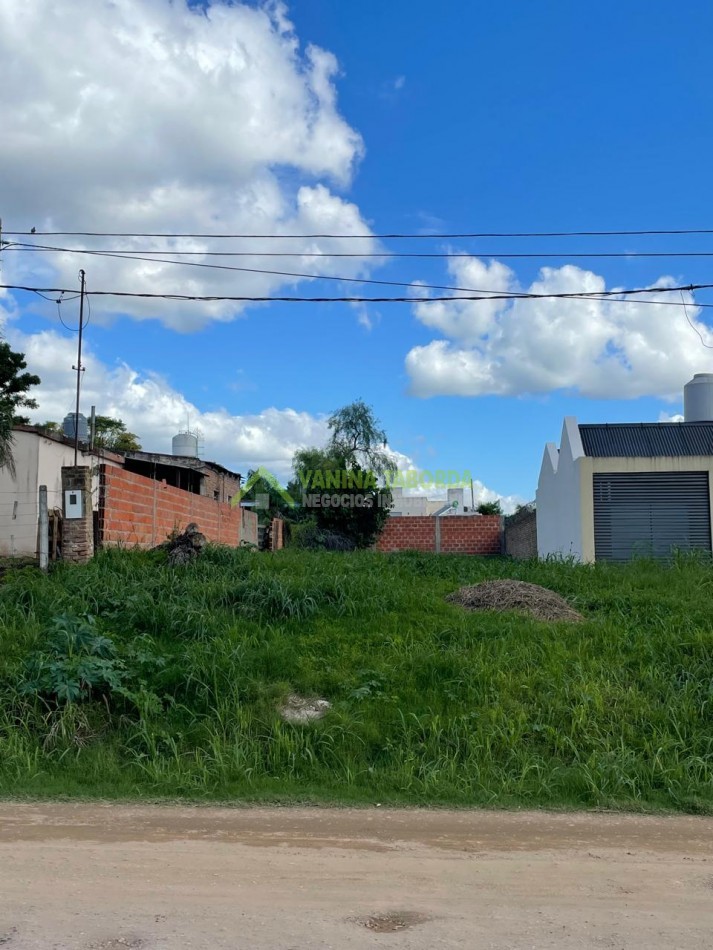 VENTA DE TERRENO A METROS DE AVENIDA CIRCUNVALACION.