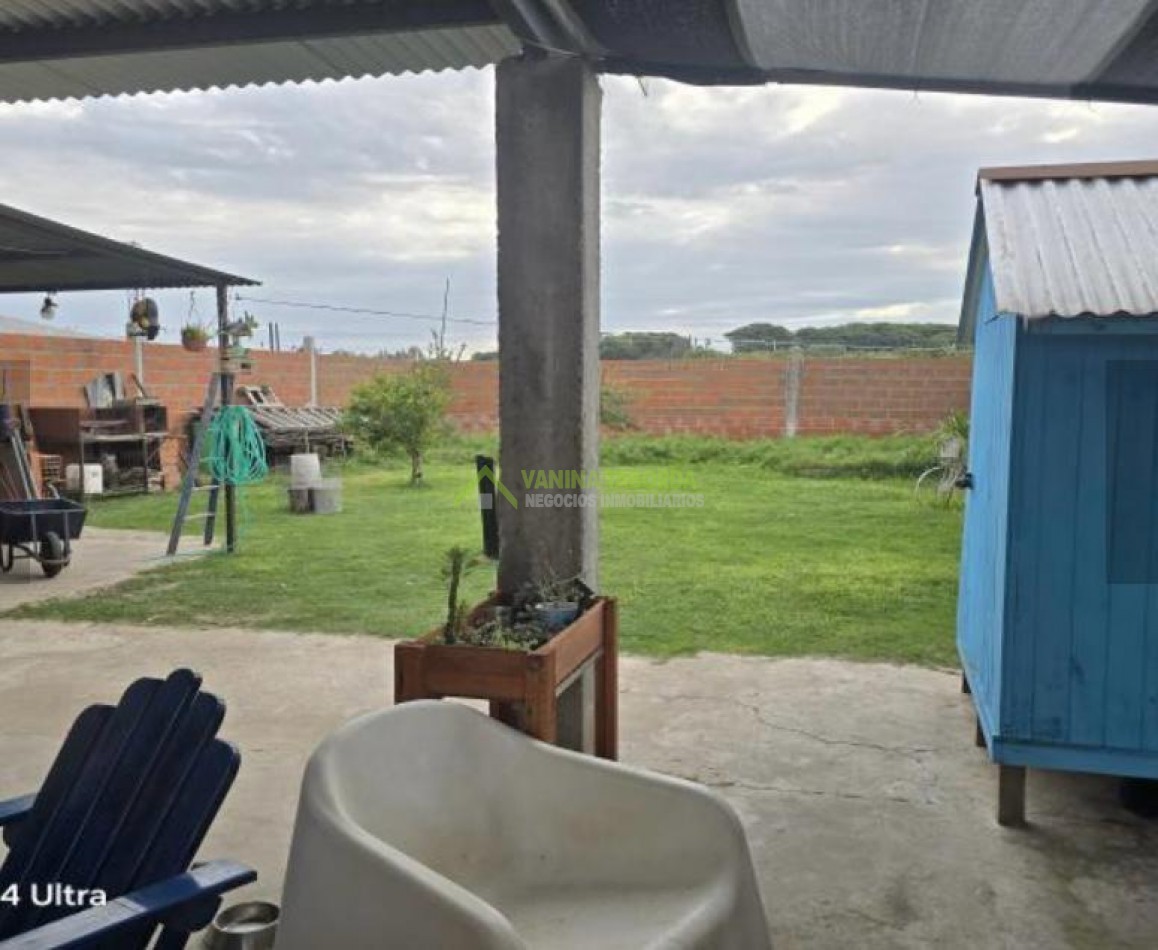 VENTA DE CASA DE 3 DORMITORIOS ZONA AEROPUERTO.