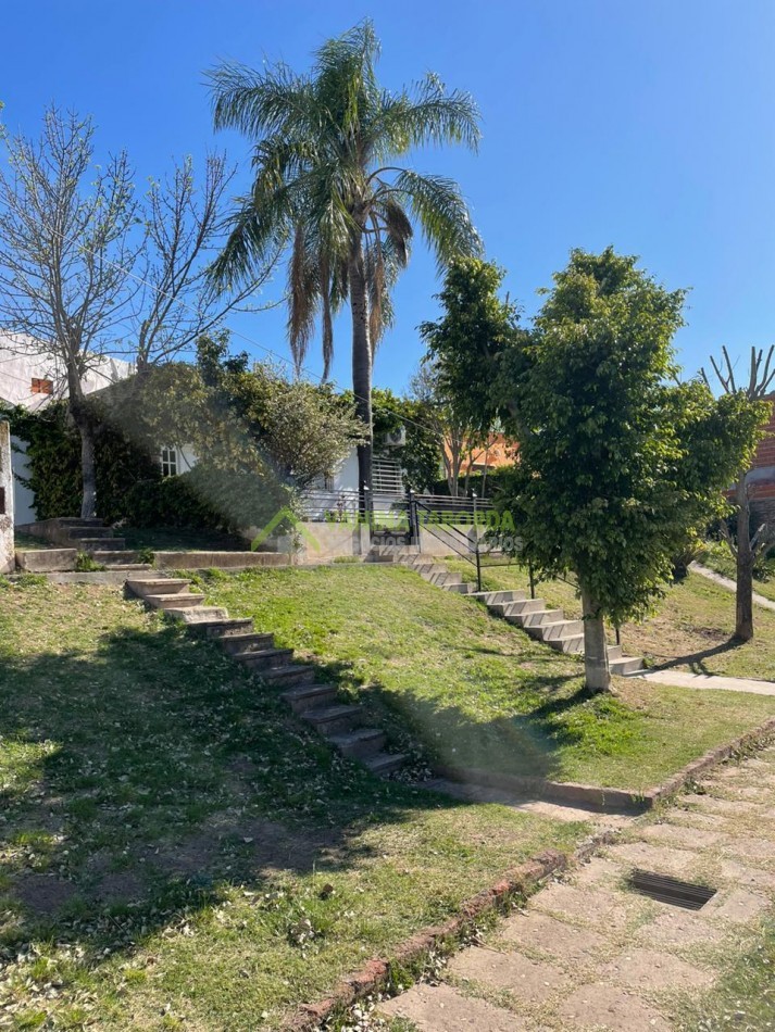 VENTA CASA AMPLIA, APTA CREDITO EN DIAMANTE