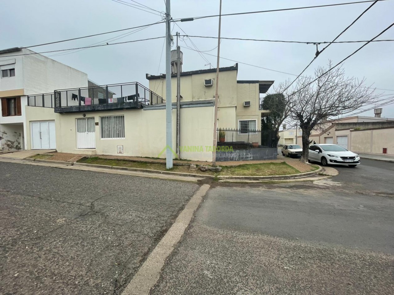 CASA EN  BARRIO ATRAA III, Tres dormitorios mas Local