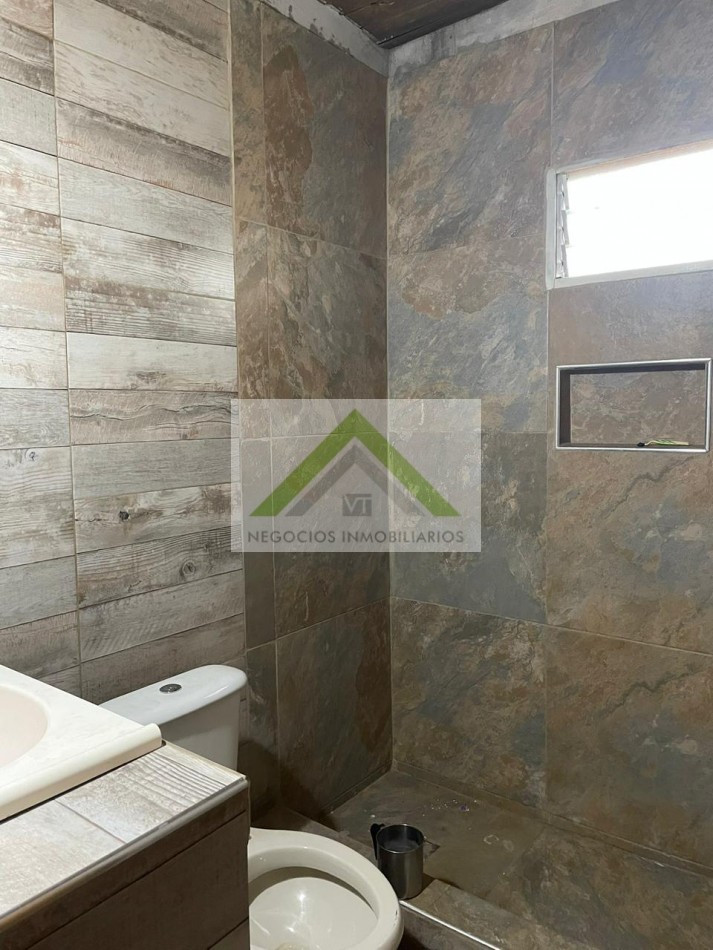 VENTA DE CASA CON GRAN TERRENO- STROBEL