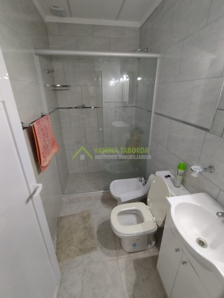 Venta de Casa Amplia en zona Brown y Gdor Crespo.