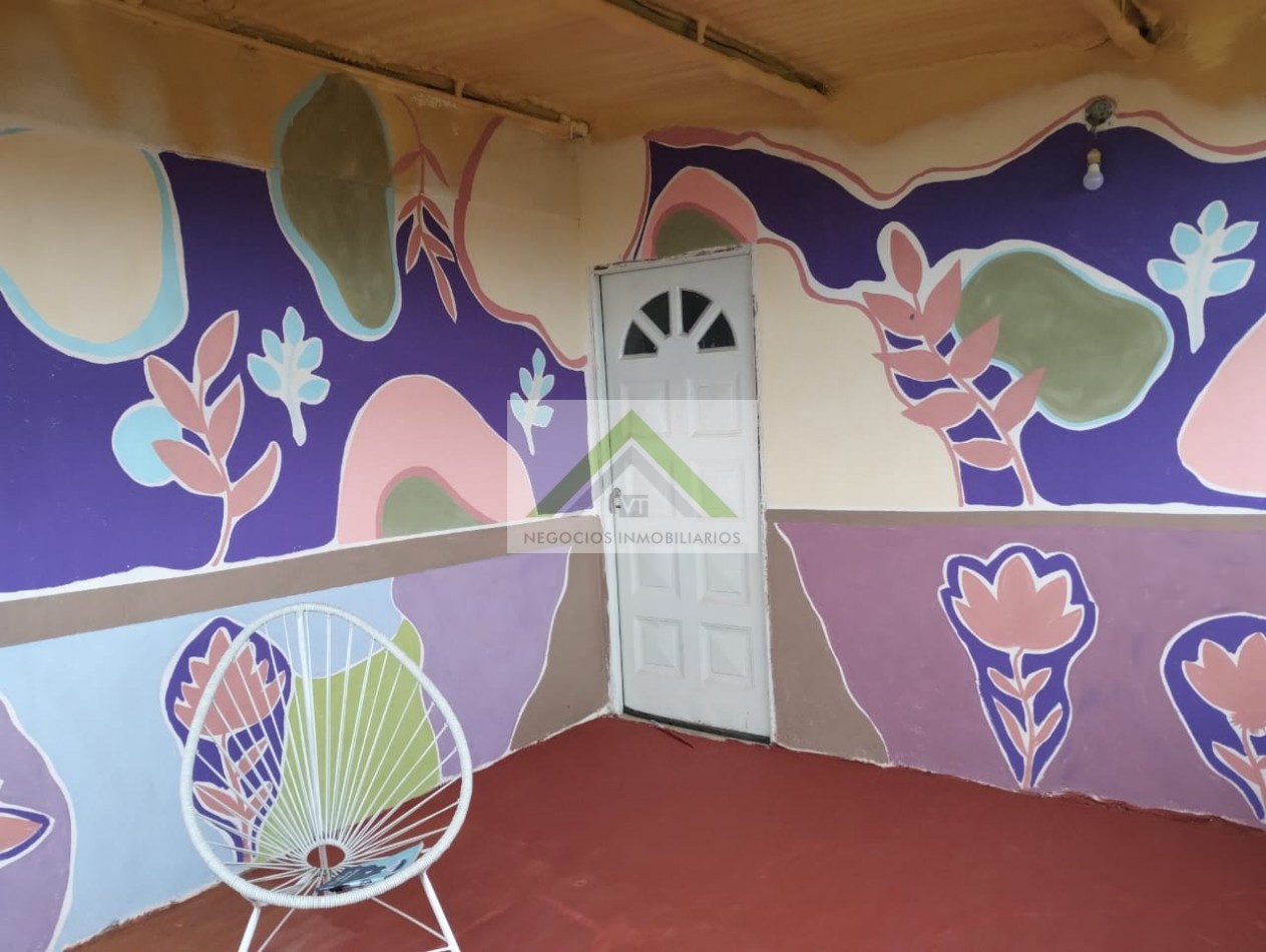 VENTA DE CASA DE 3 DORMITORIOS ZONA AEROPUERTO.