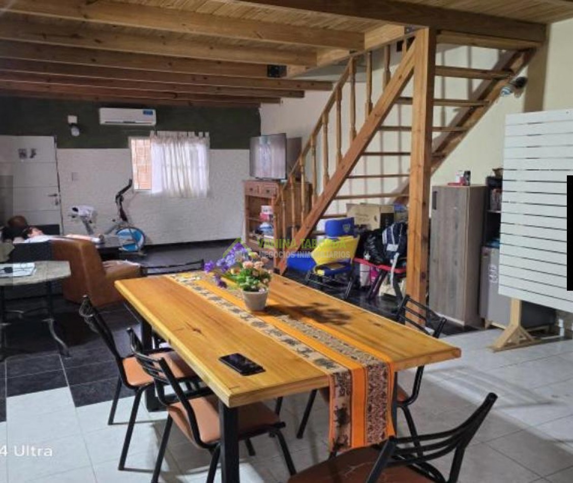 VENTA DE CASA DE 3 DORMITORIOS ZONA AEROPUERTO.