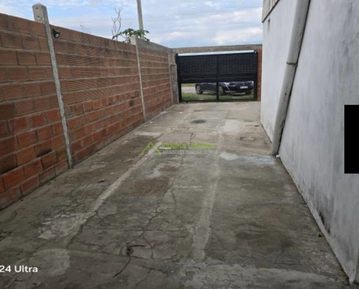 VENTA DE CASA DE 3 DORMITORIOS ZONA AEROPUERTO.