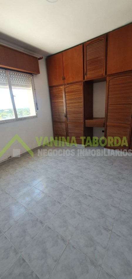 VENTA DE DEPARTAMENTO 2 DORMITORIOS Y COCHERA ZONA PARQUE .