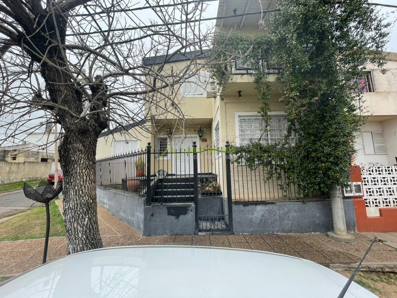 CASA EN  BARRIO ATRAA III, Tres dormitorios mas Local