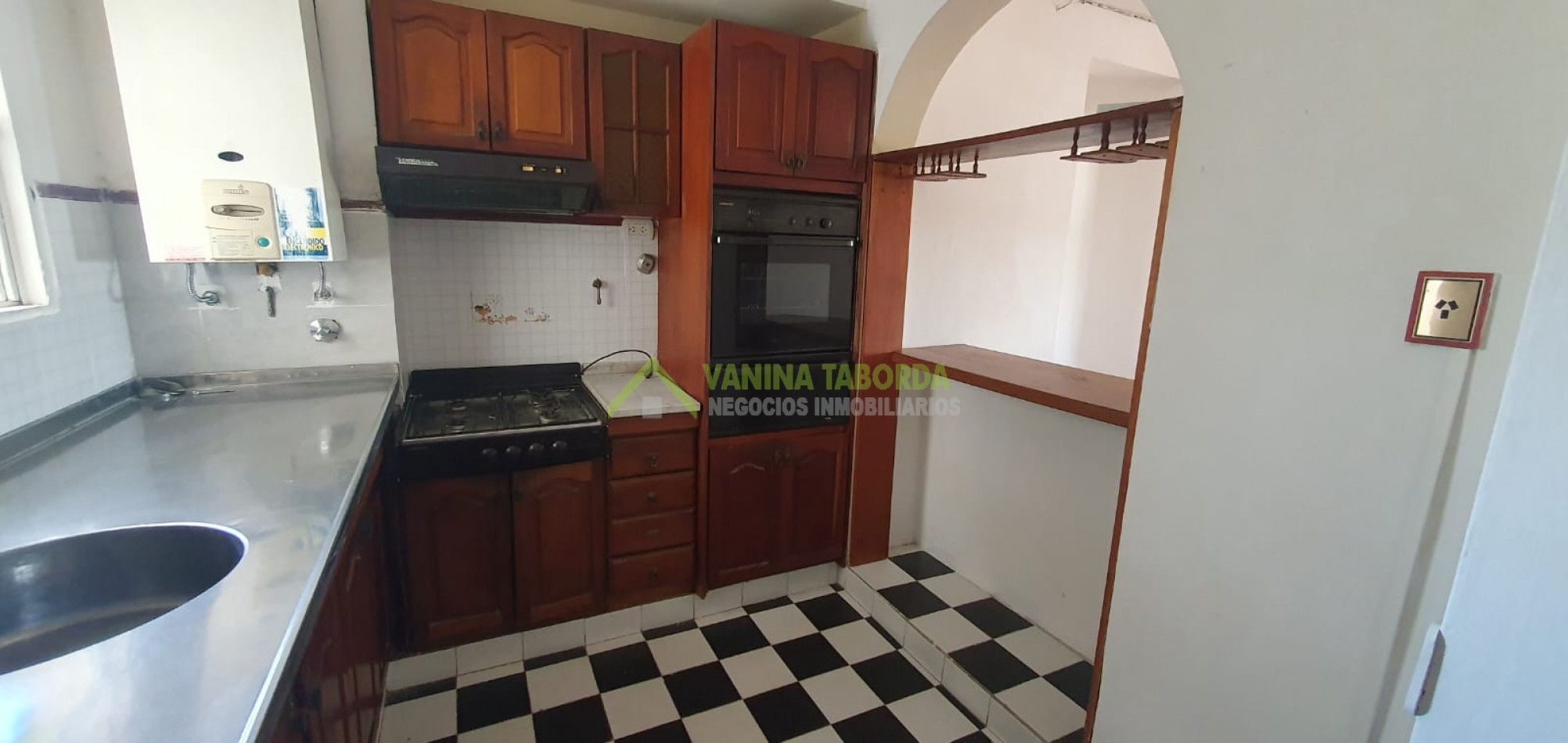 VENTA DE DEPARTAMENTO 2 DORMITORIOS Y COCHERA ZONA PARQUE .