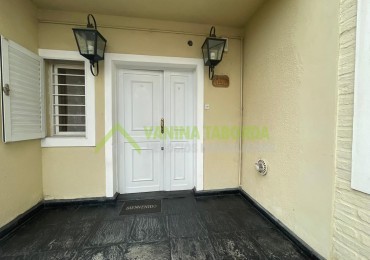 CASA EN  BARRIO ATRAA III, Tres dormitorios mas Local